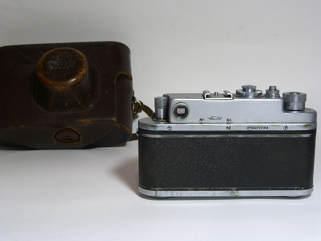 Продаётся в Ульяновске.Продаются другие объективы.Различные предметы антиквариата и старины.Можно выбрать оригинальный подарок для любого случая.Ульяновск 8 905 349 8210.Ссылку предметов вышлю.