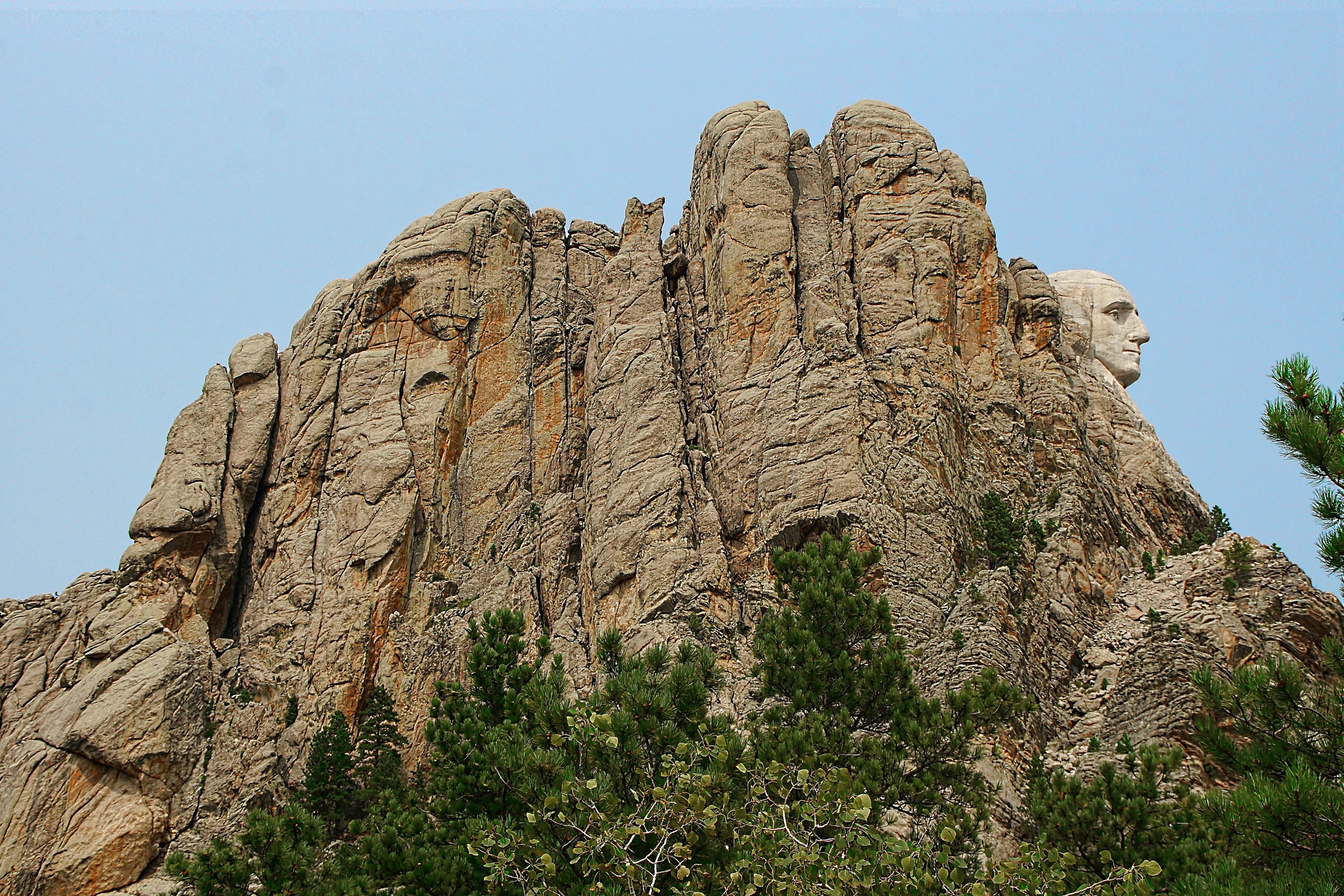 г. Рашмор, вид сбоку с площадки у шоссе. Фото Морошкина В.В.