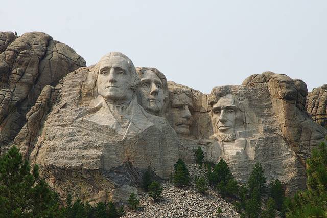 Барельефы президентов США на г. Рашмор: Д.Вашингтона, Т.Джефферсона, Т.Рузвельта, А.Линкольна. Фото Морошкина В.В.