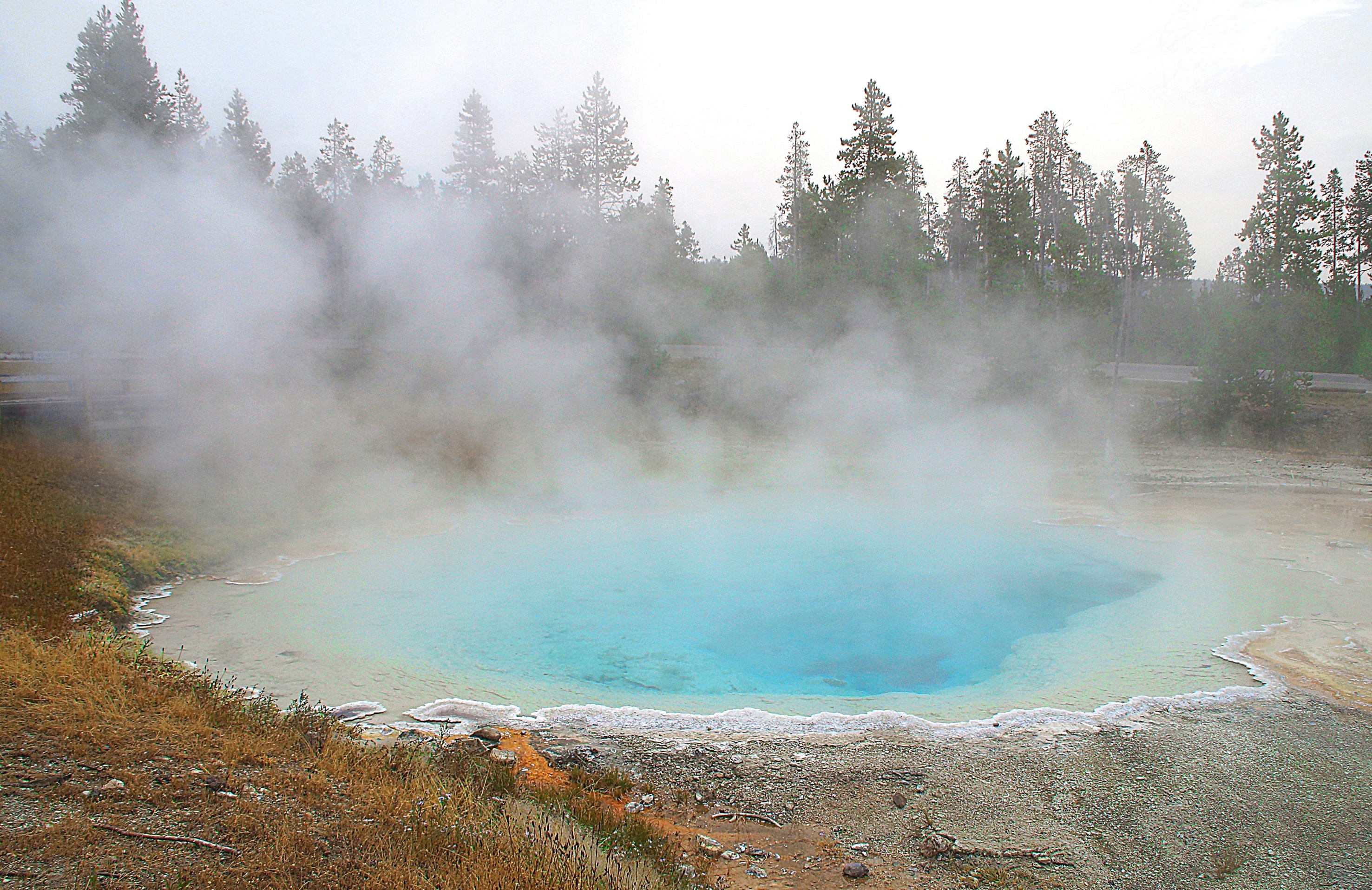 Кипящее озеро в Йеллоустоунском парке. Фото Морошкина В.В.