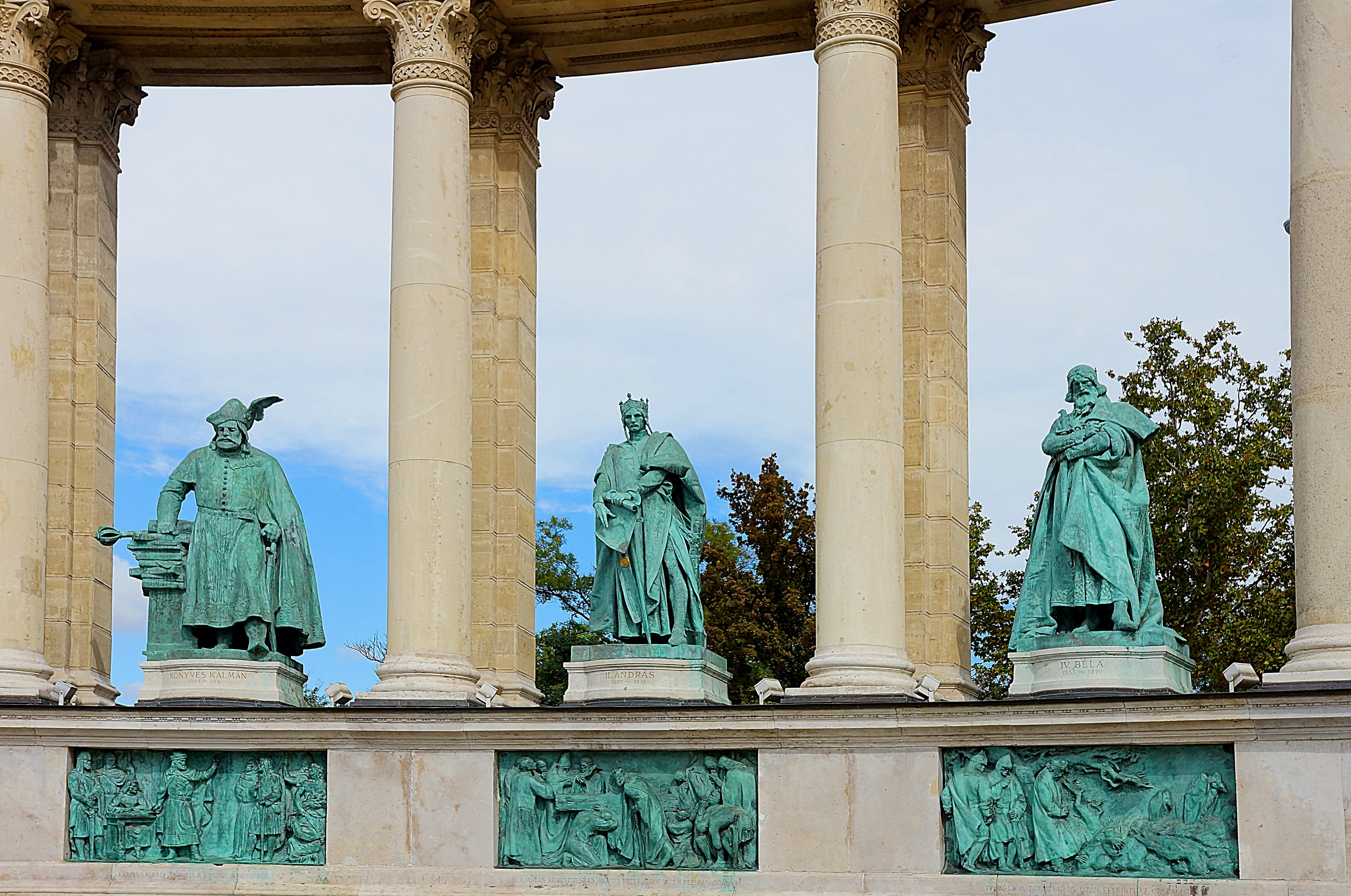 Часть Колоннады со статуями венгерских королей. Фото Морошкина В.В.