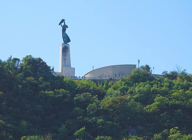 Вершина г. Геллерт с Памятником Победы над фашизмом. Фото Морошкина В.В.