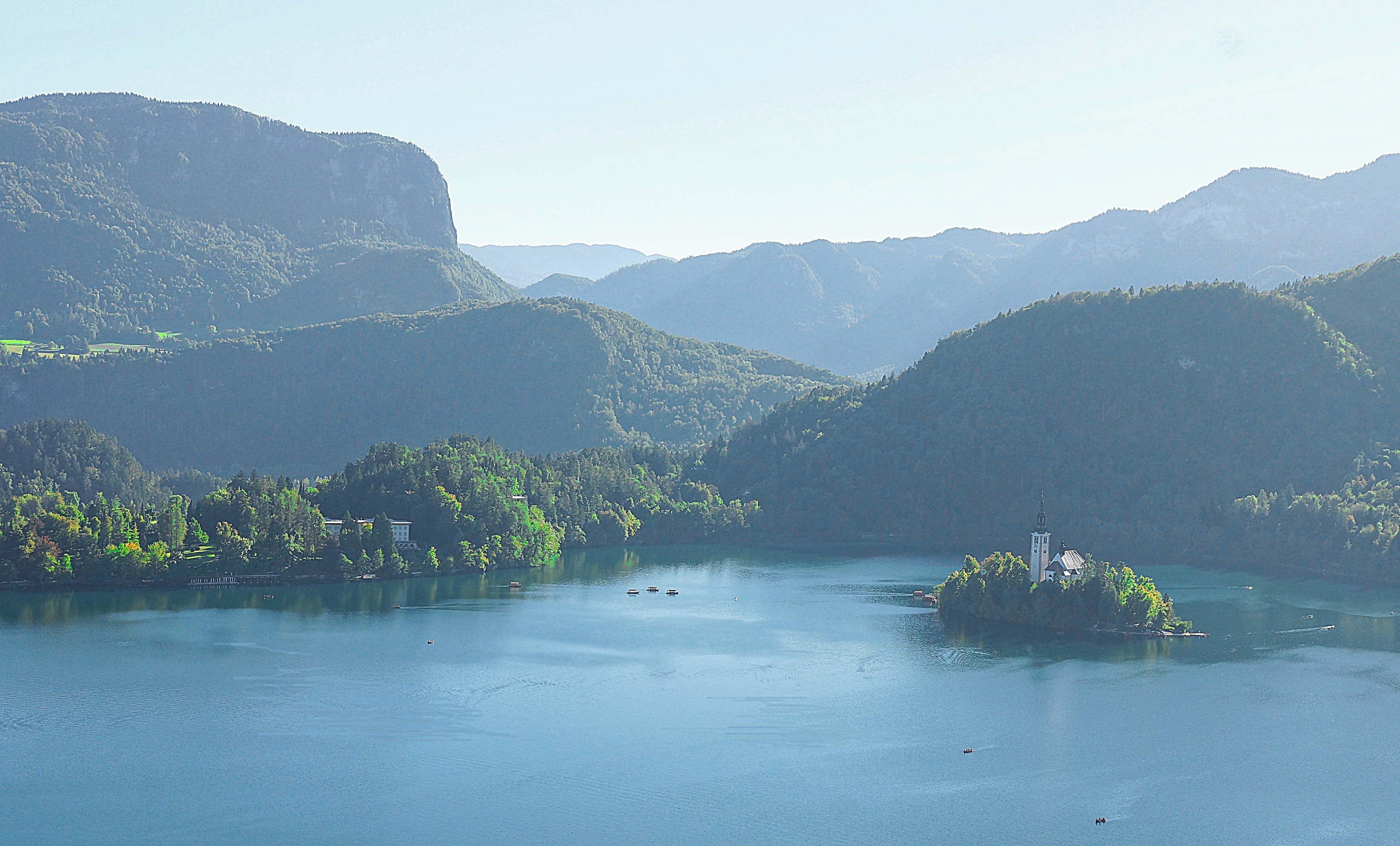 Озеро Блед в Словении с островком с церковью. Фото Морошкина В.В.