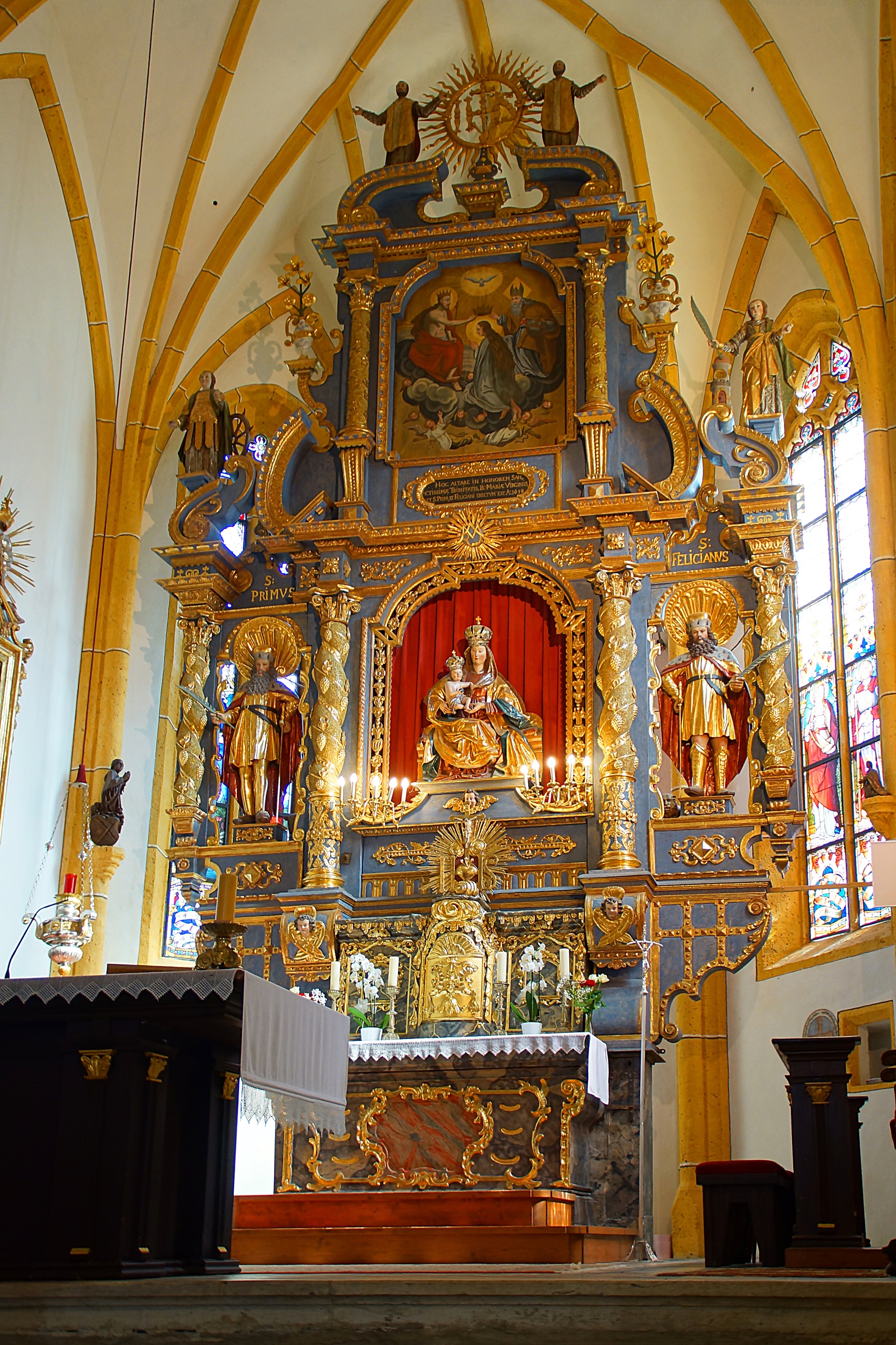 Алтарь церкви в г. Мария-Верт. Фото Морошкина В.В.