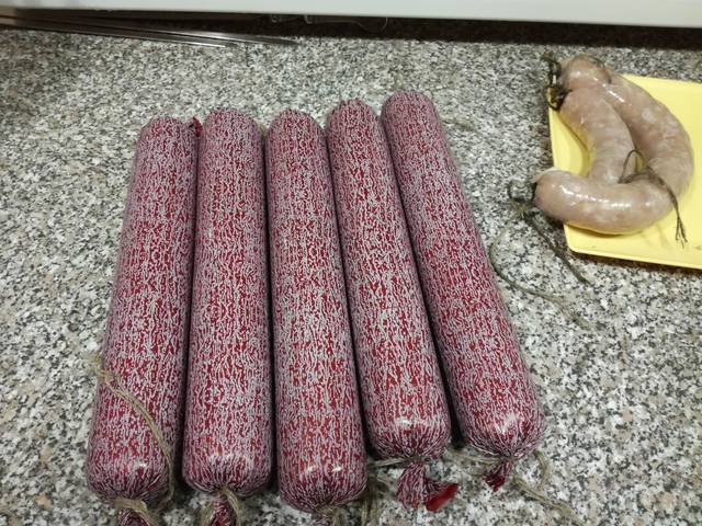 Колбасный цех на домашней кухне
