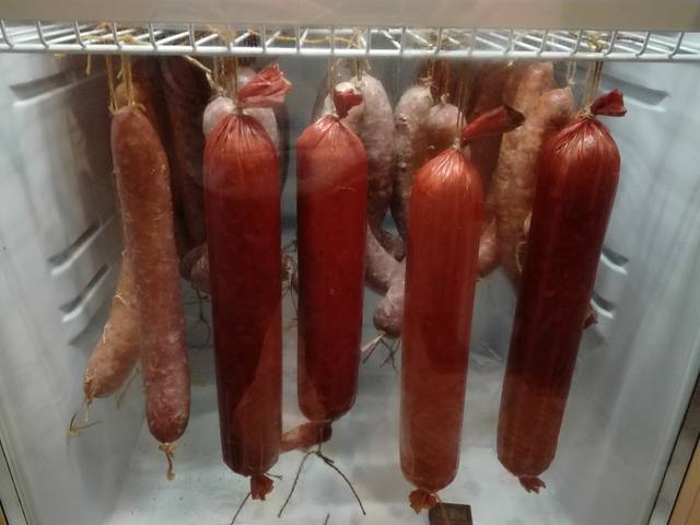 Колбасный цех на домашней кухне