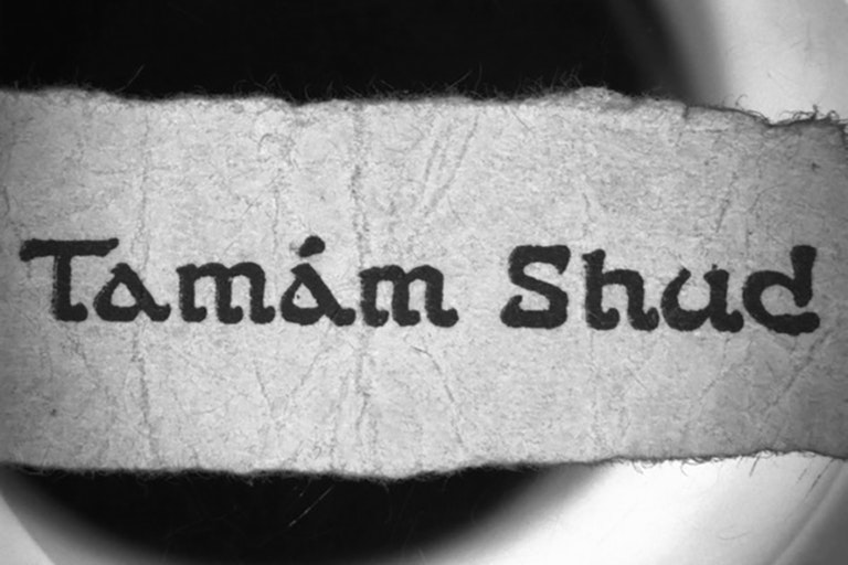 Клаптик паперу зі словами «tamam shud», знайдений в секретній кишені штанів. Джерело: theunredacted.com