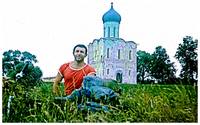 Год 1988-й, фото из велопробега по Золотому кольцу России, у церкви Покрова на Нерли... Фотограф Николай Носенко _Scan10004_