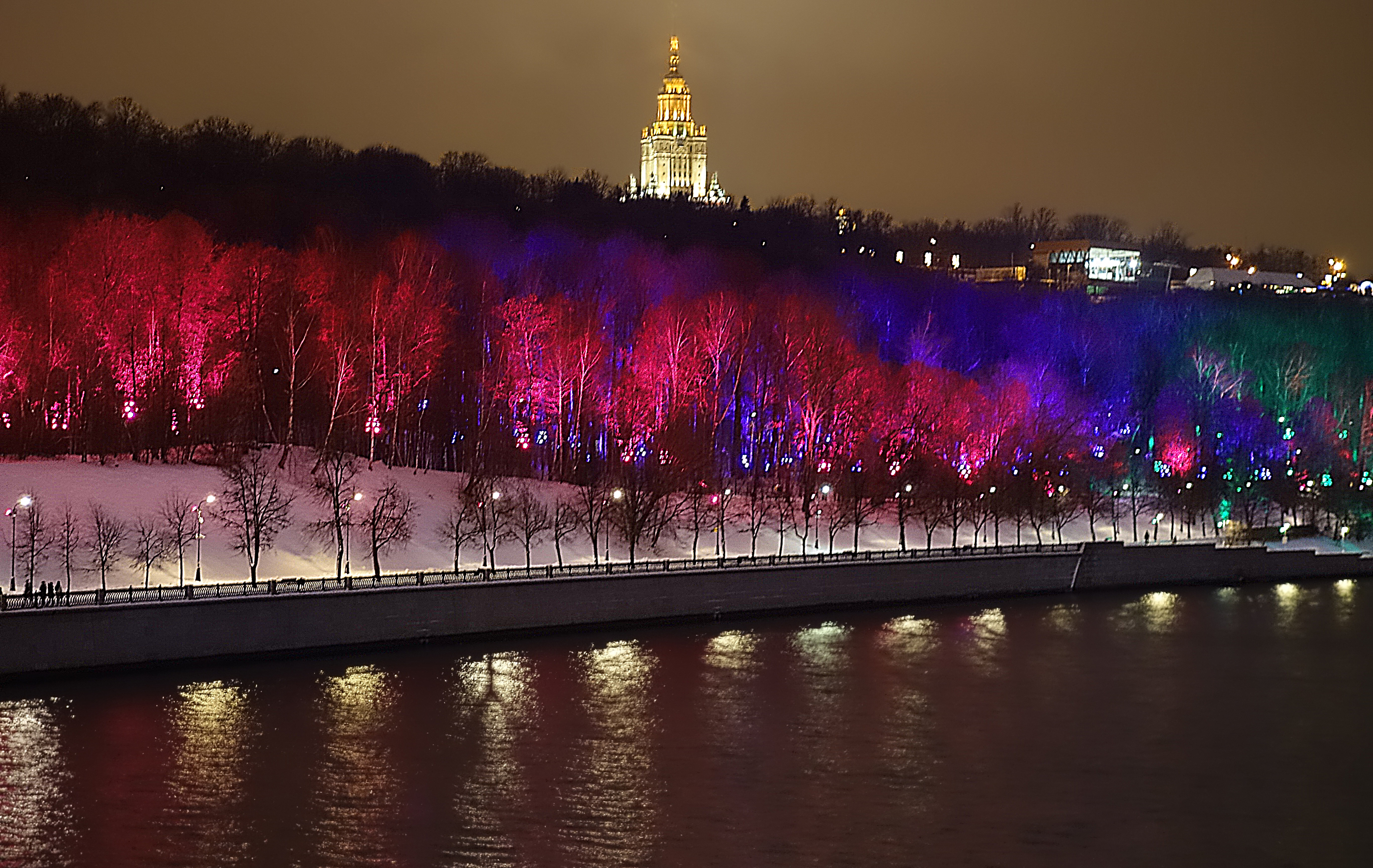 Склон Воробьёвых гор у здания МГУ. Фото Морошкина В.В.