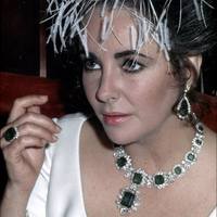 elizabeth taylore wearing bulgari emerald jewellery.jpg 1536x0 q75 crop-scale subsampling-2 upscale-false