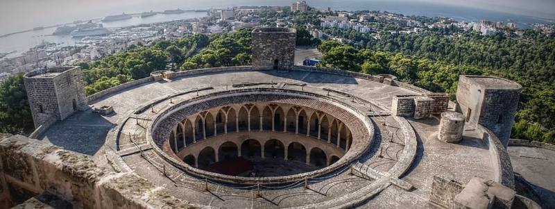 Бельверский замок. Фото (С) интернет VFL.RU - ваш фотохостинг