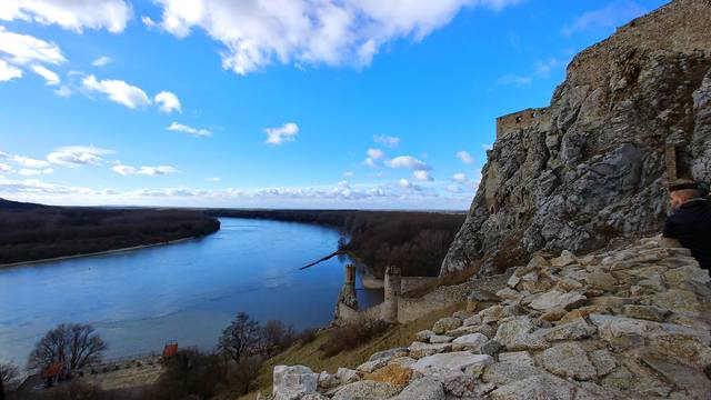 Рай пуст, все бухают в Братиславе. Или Алкогольное безмолвие