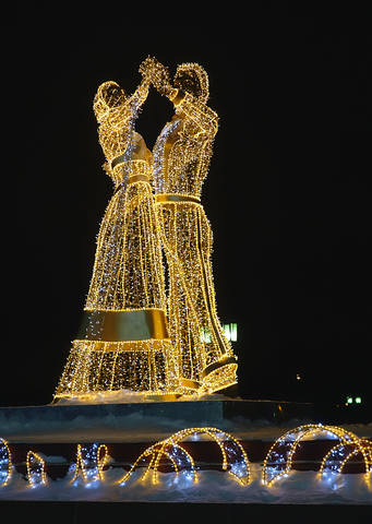 Световые фигуры танцующих в парке Победы. Фото Морошкина В.В.