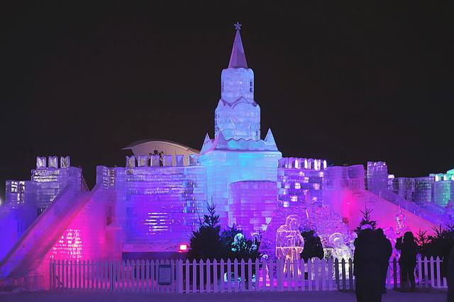 Ледяная модель Кремлёвской стены в парке Победы. Фото Морошкина В.В.