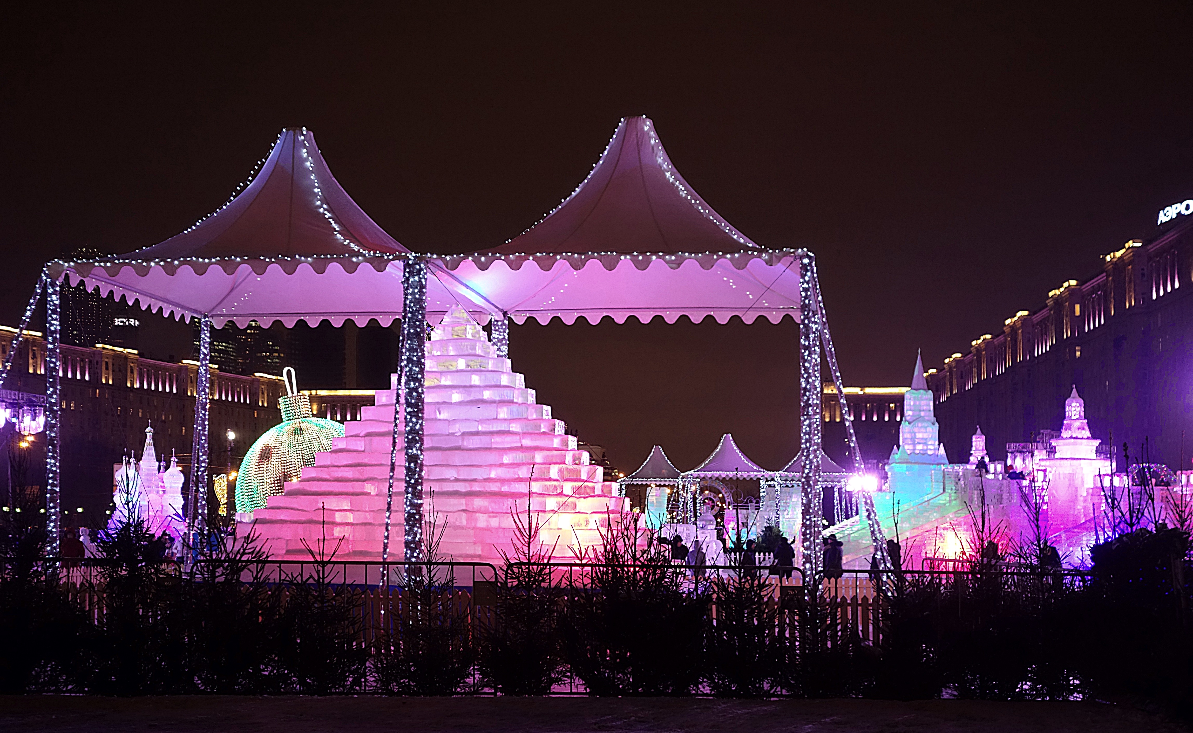 Ледяная пирамида в Парке Победы. Фото Морошкина В.В.