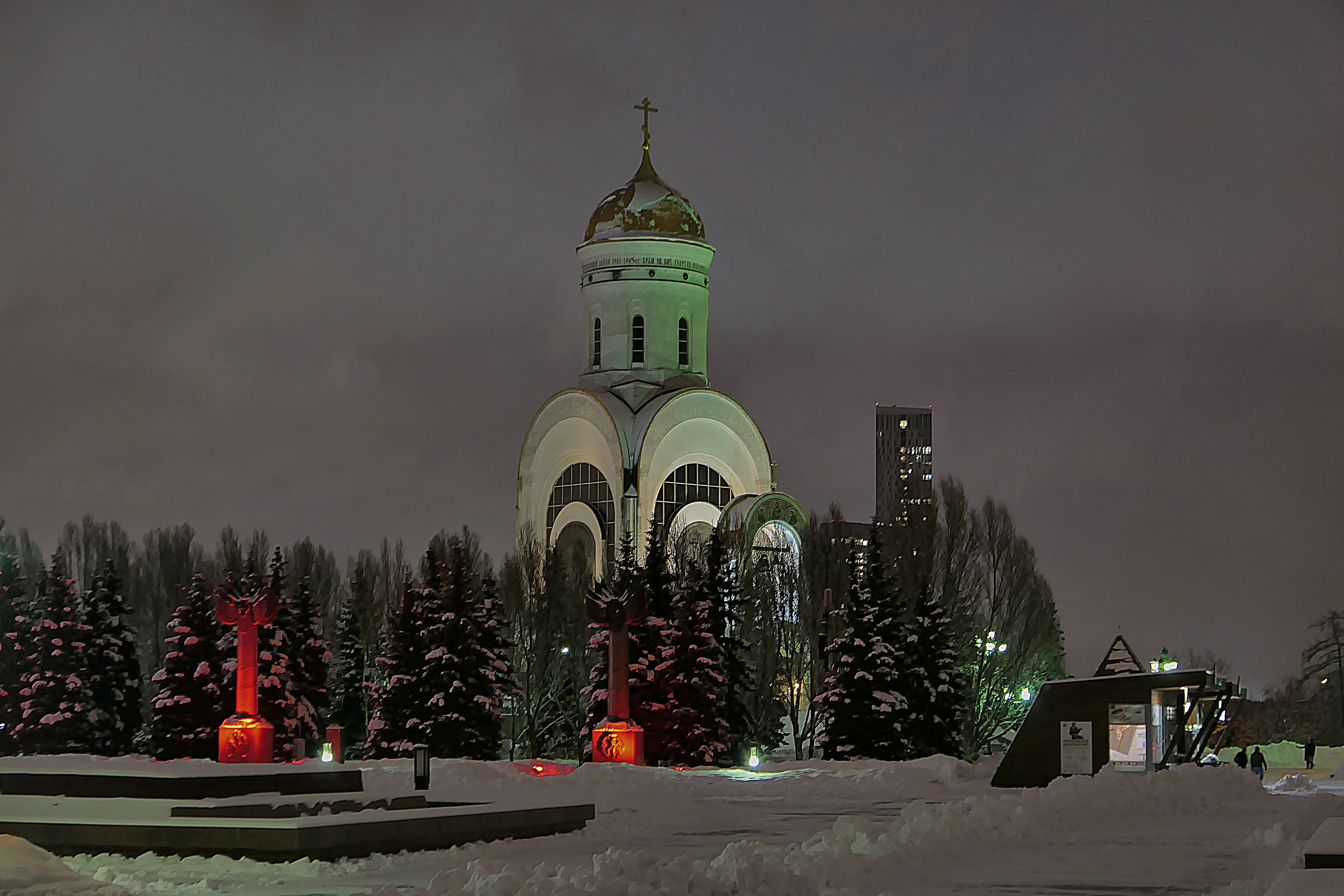 поклонная гора в москве зимой