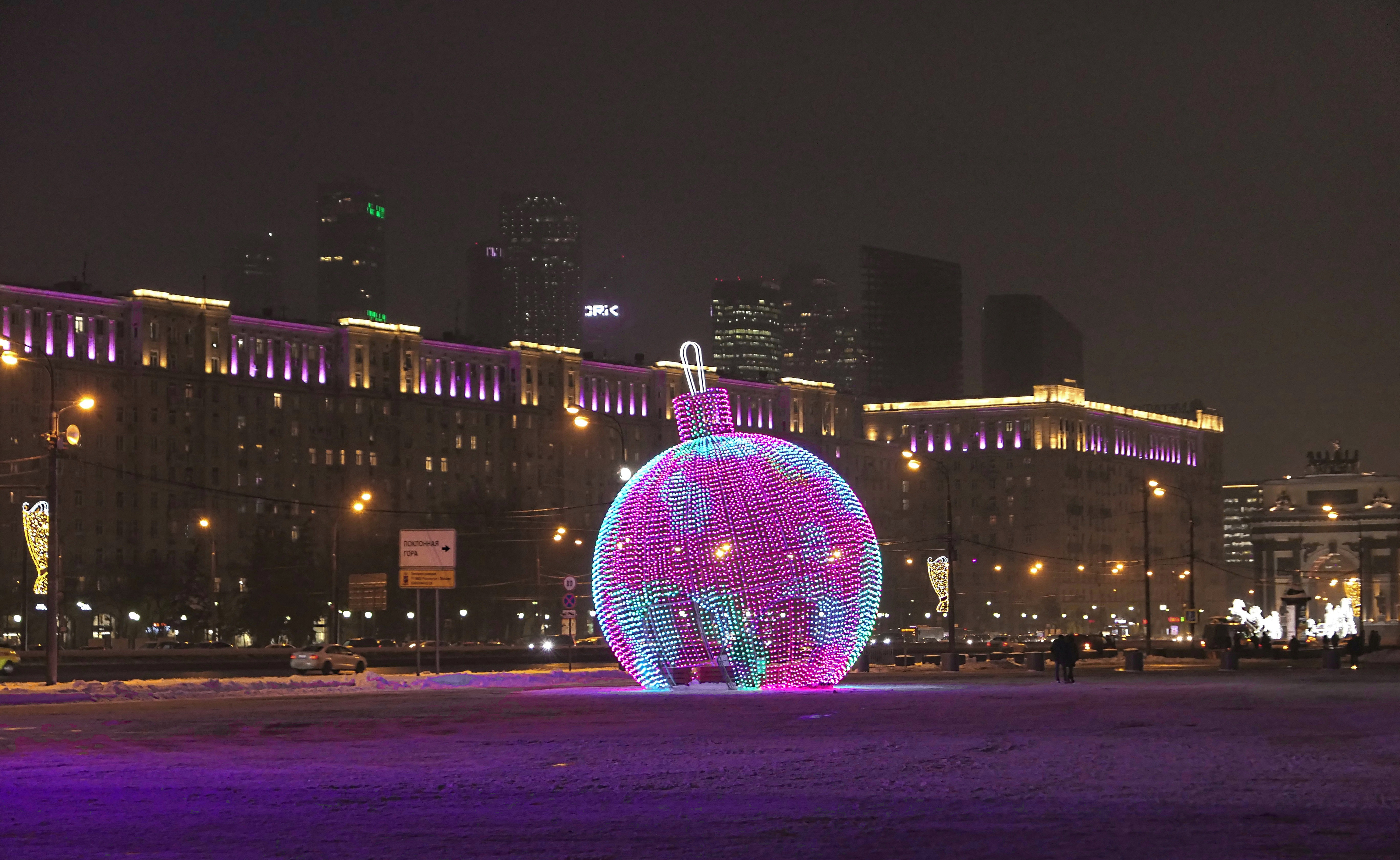 Световая фигура-шар в Парке Победы у Кутузовского пр. Фото Морошкина В.В.