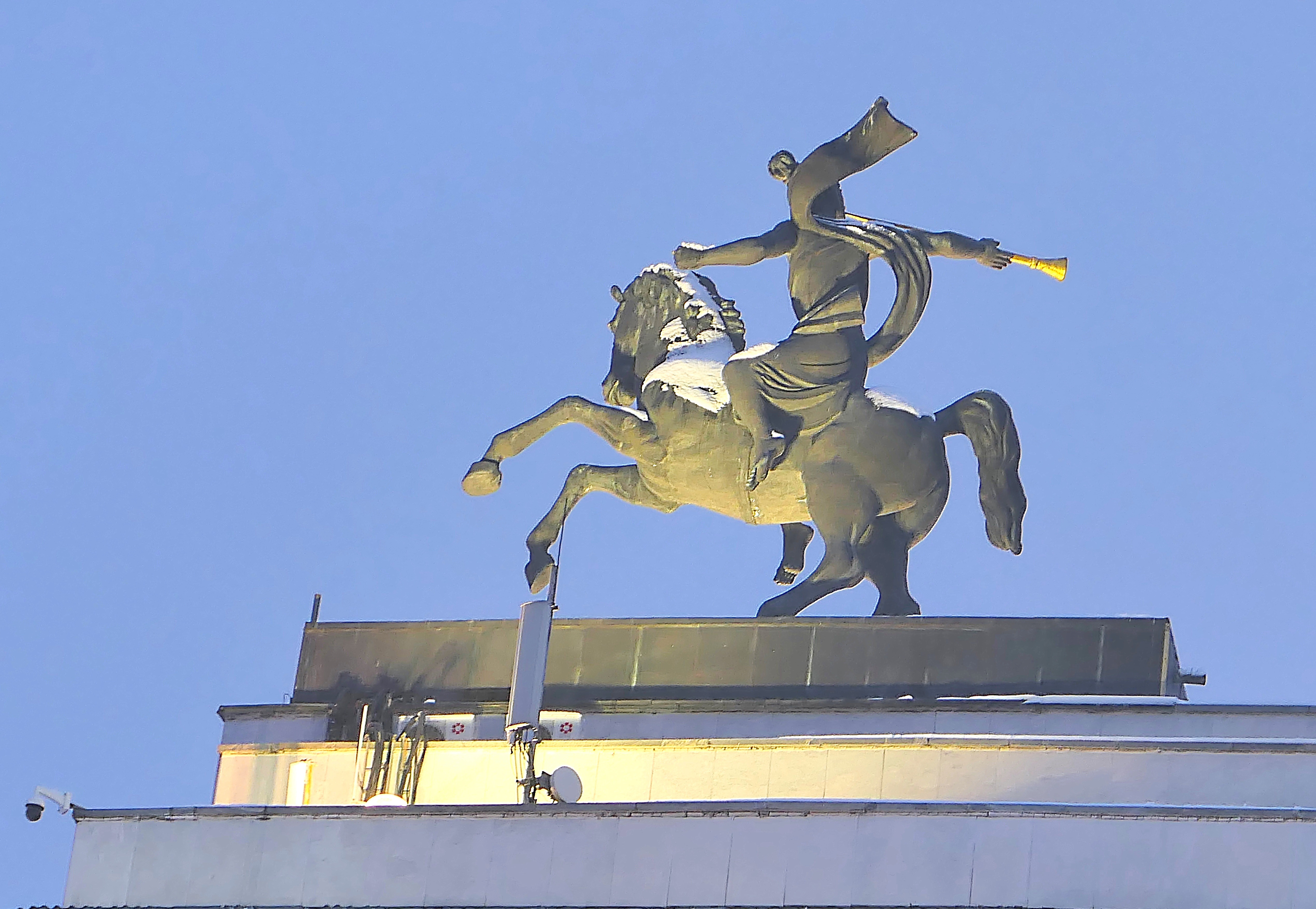 Скульптура на фронтоне Музея Парка Победы. Фото Морошкина В.В.