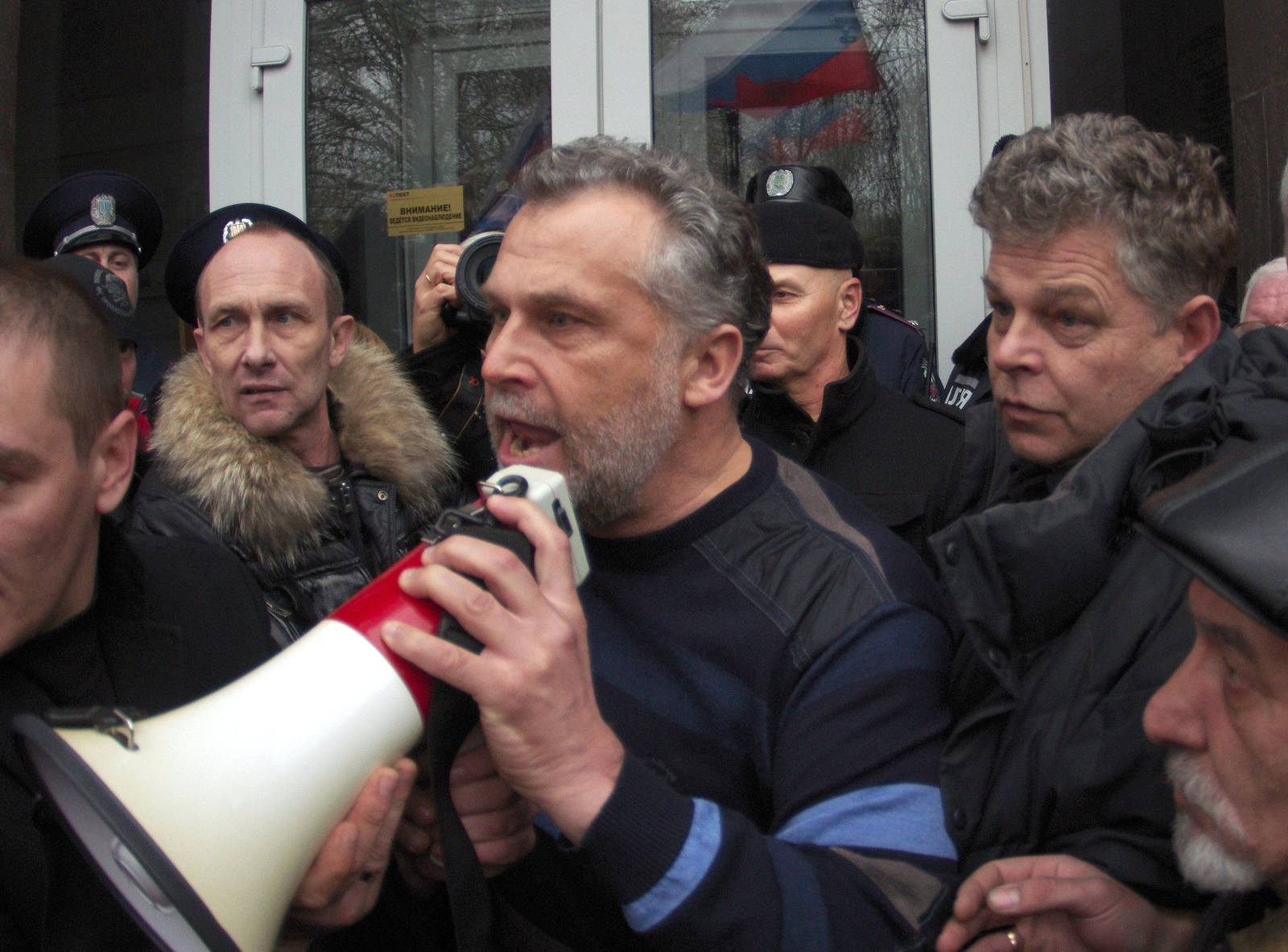 На том митинге народным мэром объявили Алексея Чалого, который и повел Севастополь в родную гавань