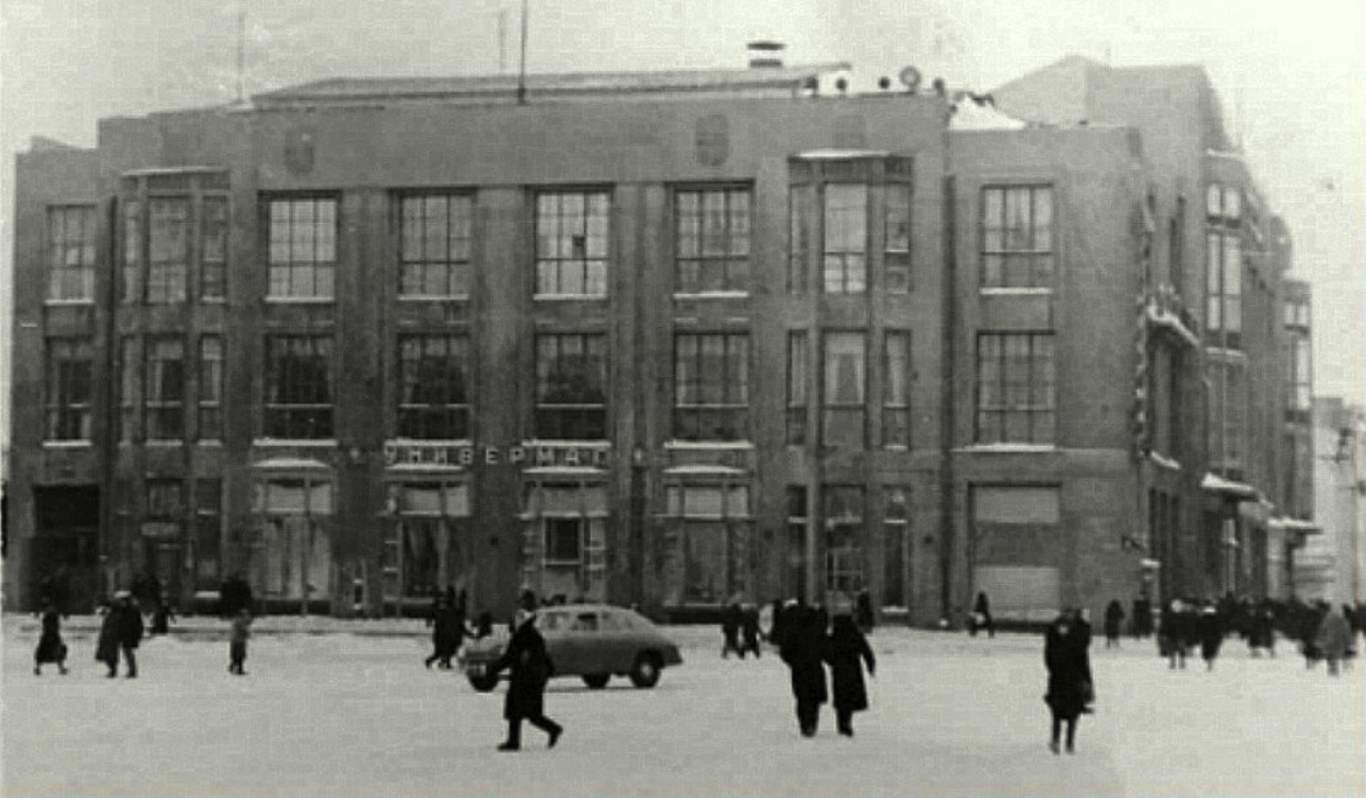 Универмаг в здании Облпотребсоюза, Красный проспект, 29. Зима 1951 года