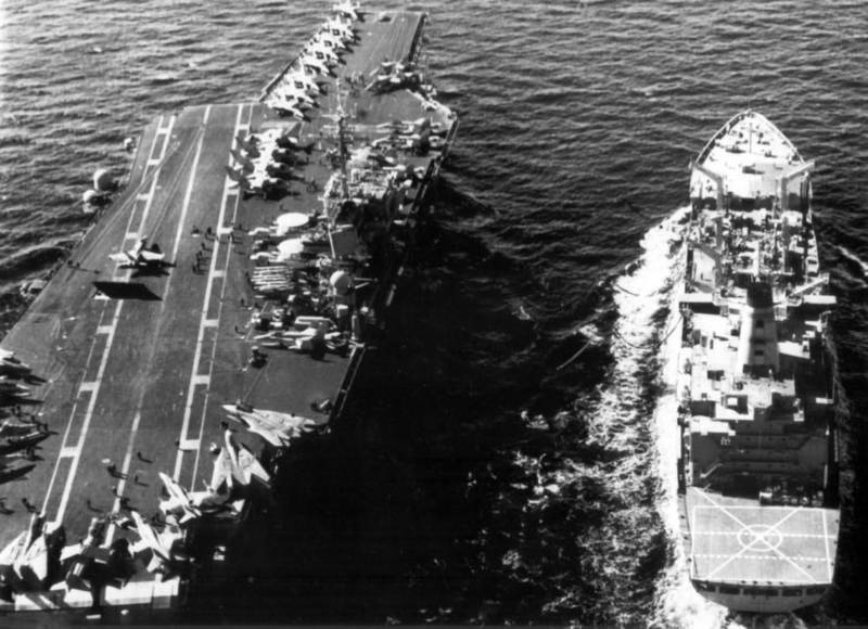 Американский авианосец USS Kitty Hawk Американский авианосец USS Kitty Hawk