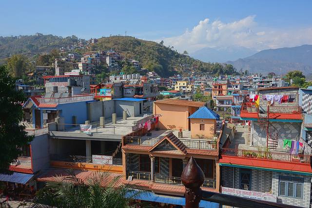 Здания современной Покхары - города в Непале. Фото Морошкина В.В.