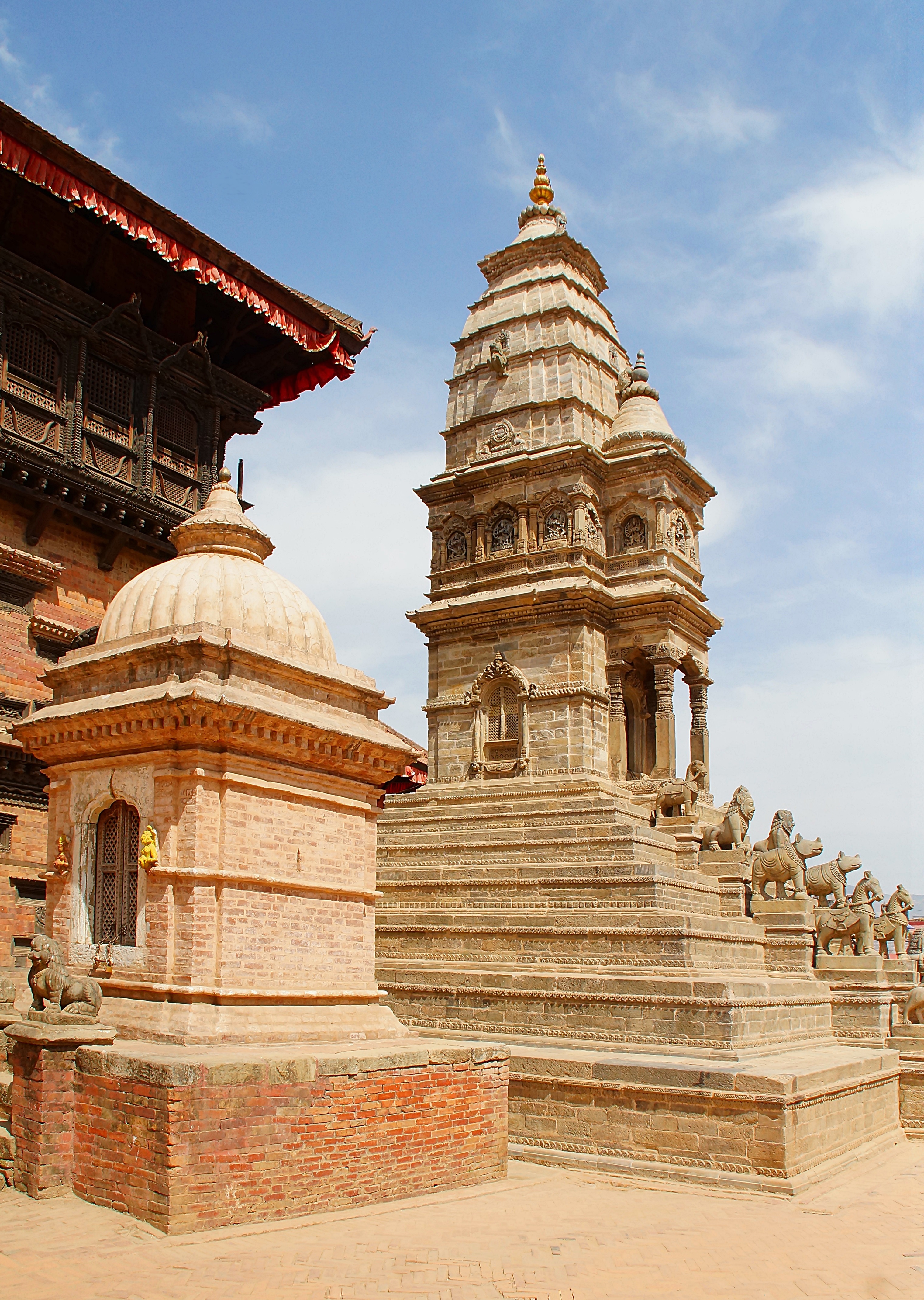 Храм в североиндуистском стиле на Ц. площади Бхактапура. Фото Морошкина В.В.