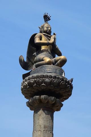 Вершина колонны на площади в Бхактапуре. Фото Морошкина В.В.