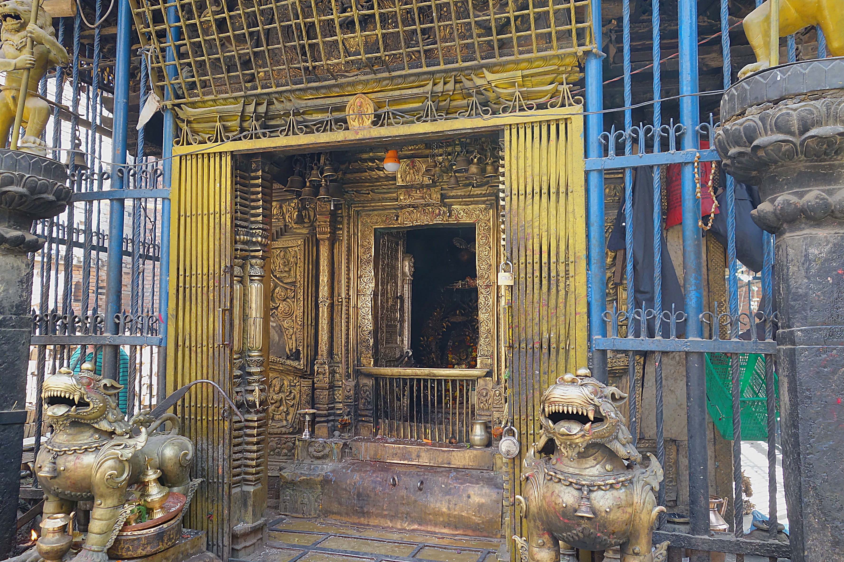 Вход в индуистский храм в Бхактапуре. Фото Морошкина В.В.