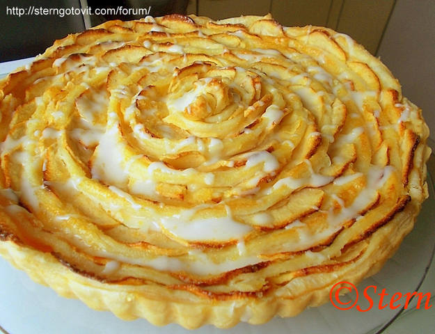 Пирог из слоёного теста с яблоками «Розанчик»
