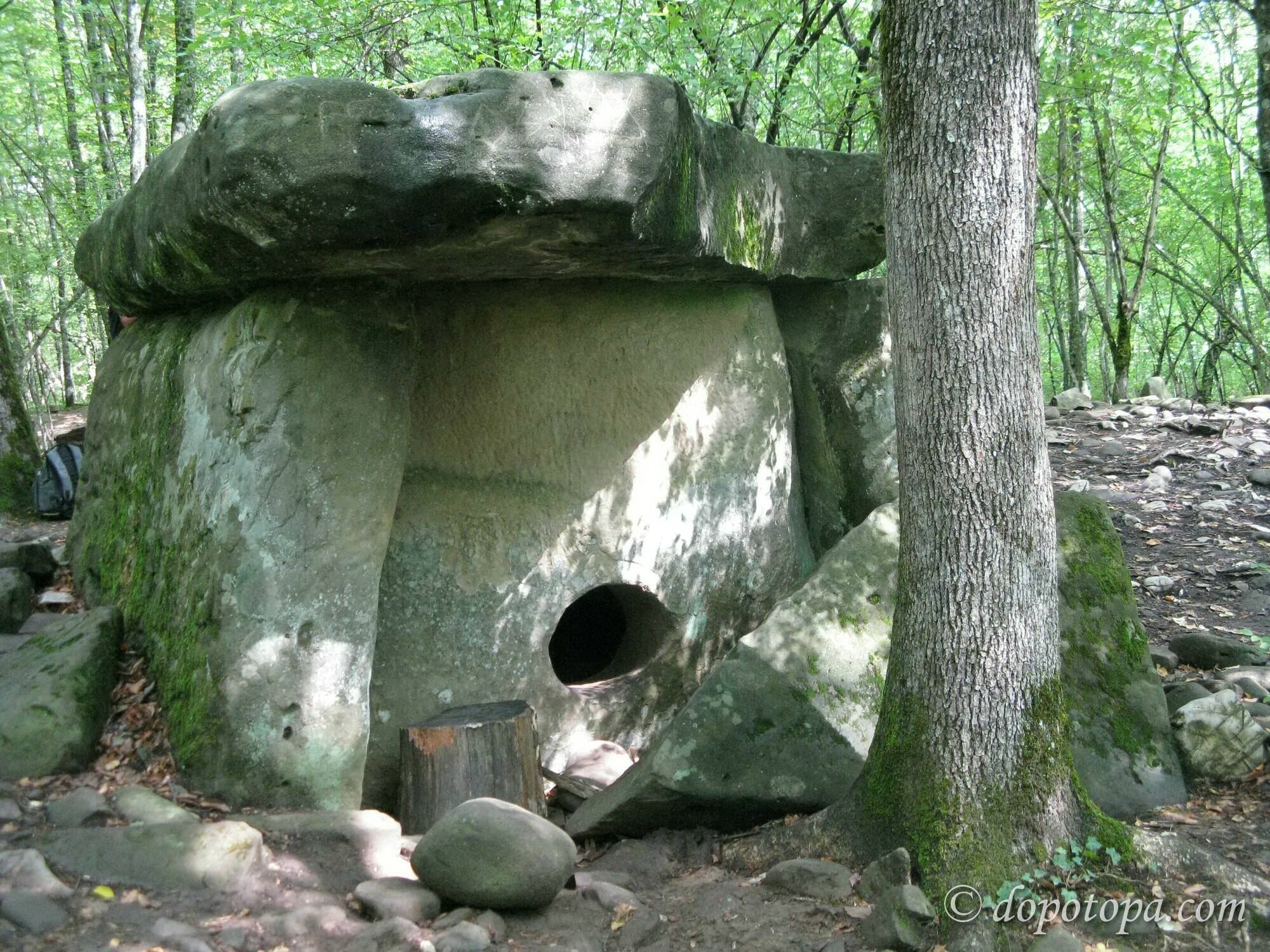 gelendzhik dolmen 08