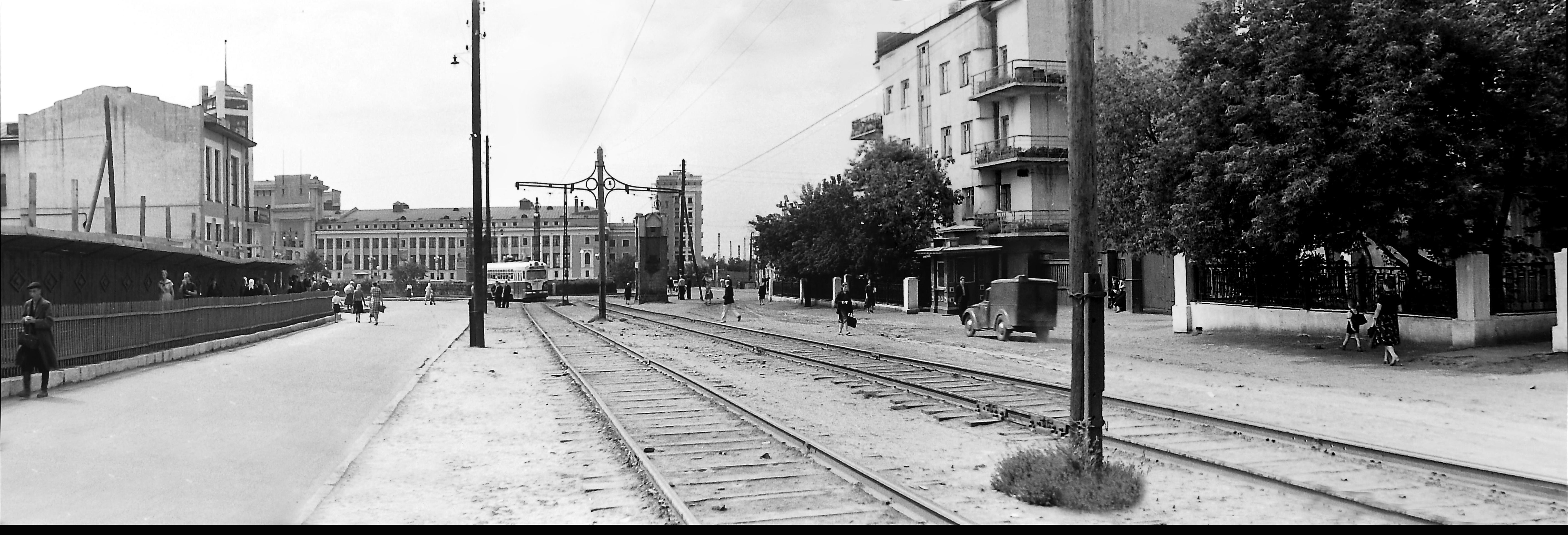 1950-е ул. Челюскинцев с трамваем