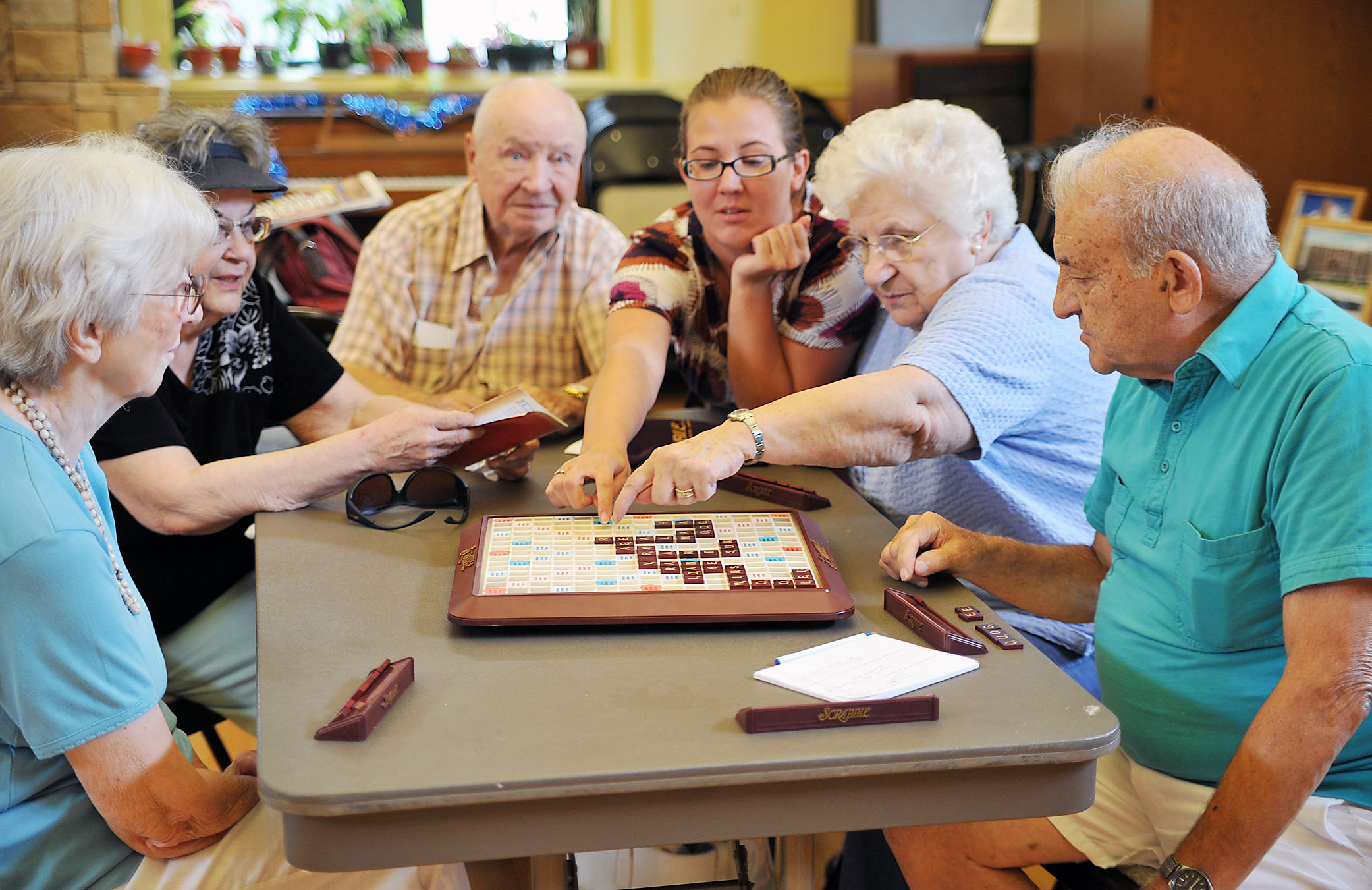 Indoor-Group-Activities-for-Seniors-Promote-Socialization.-Seniors-playing-scrabble