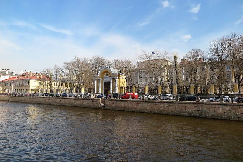 Петербург у Красного моста Петербург у Красного моста