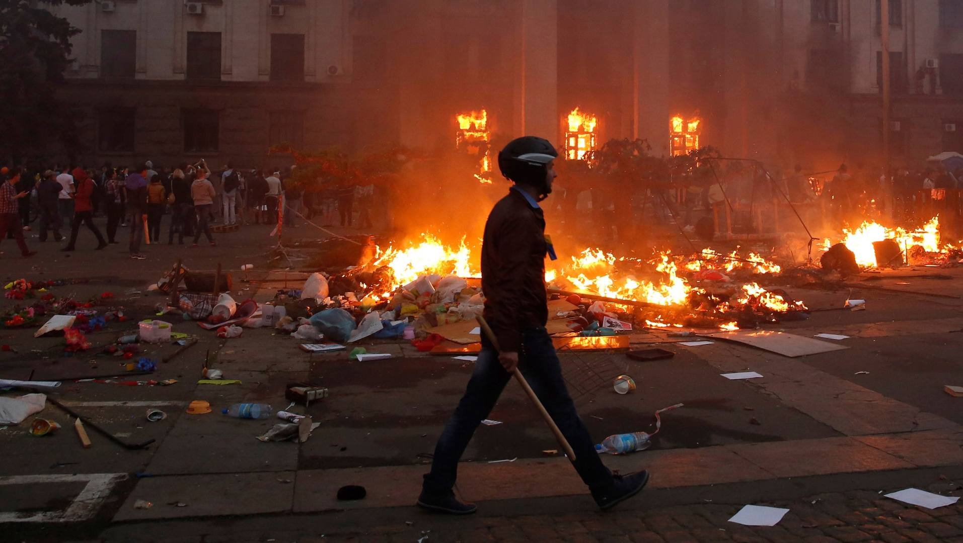 трагедия в Одессе 2 мая 2014 года, горящий Дом профсоюзов в Одессе