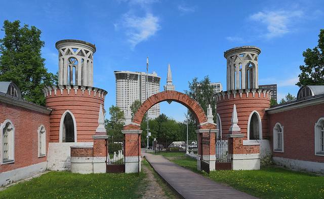 Вход в парк Воронцовские пруды. Фото Морошкина В.В.