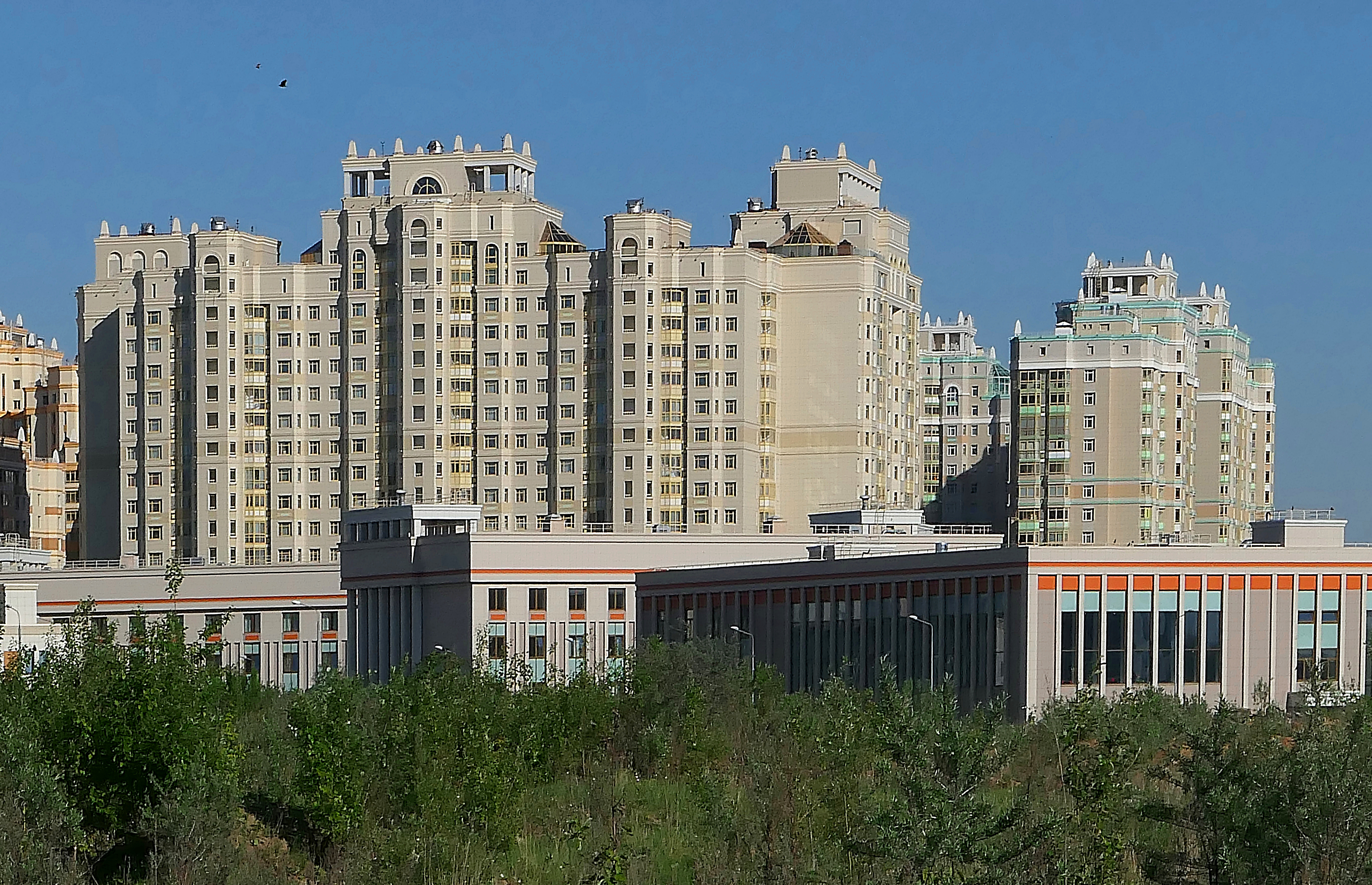 Новые дома у ст. метро Университет. Фото Морошкина В.В.