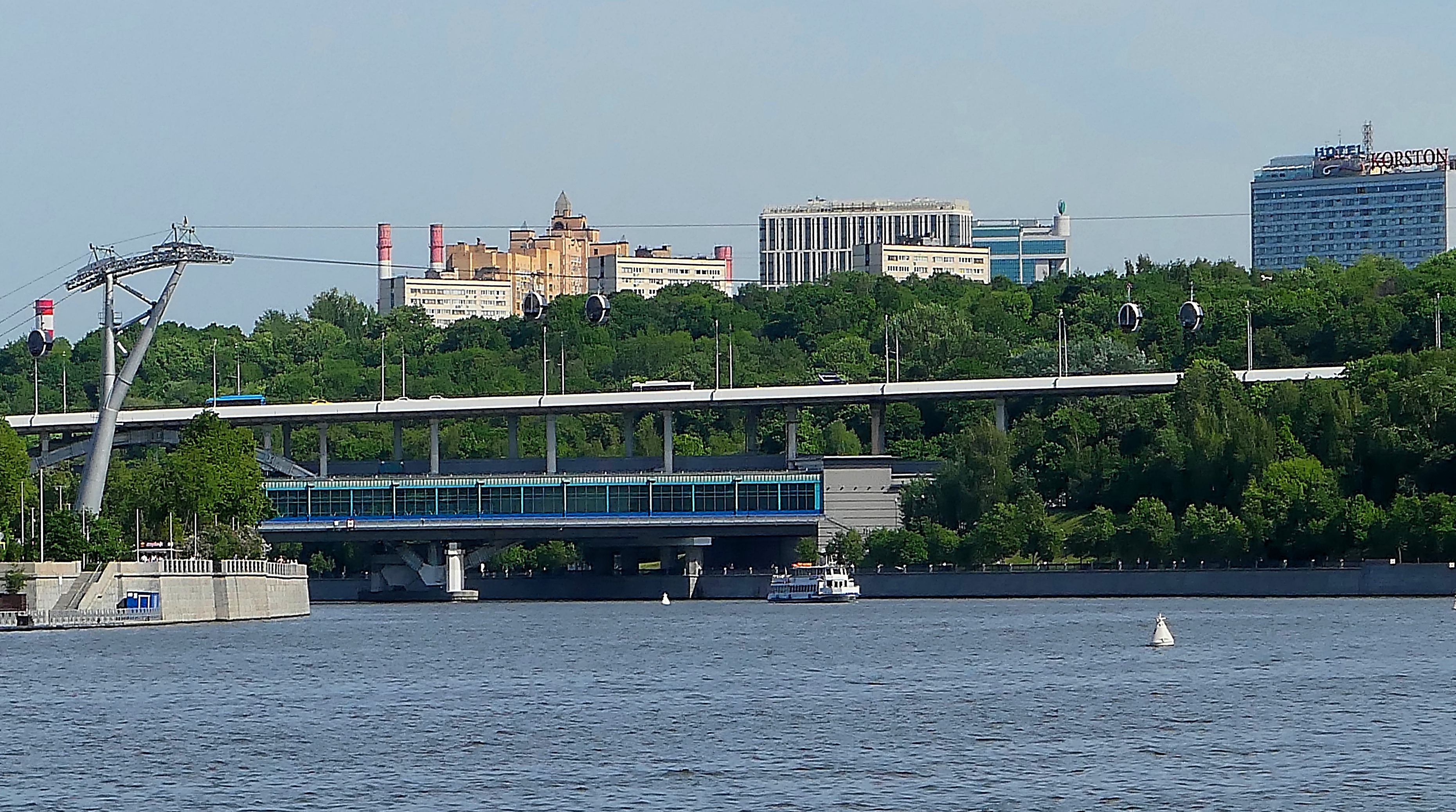 Метромост и канатная дорога через Москву-реку. Фото Морошкина В.В.