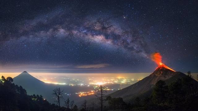 Млечный Путь, похоже, возник из извержения вулкана в Гватемале.