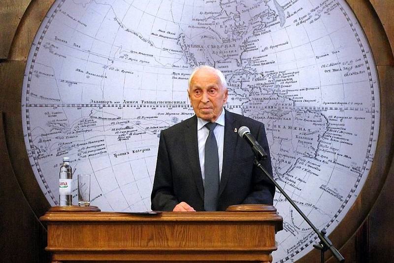 Михаил Михайлович Бобров Михаил Михайлович Бобров