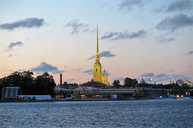 Прогулка по Санкт-Петербургу Прогулка по Санкт-Петербургу