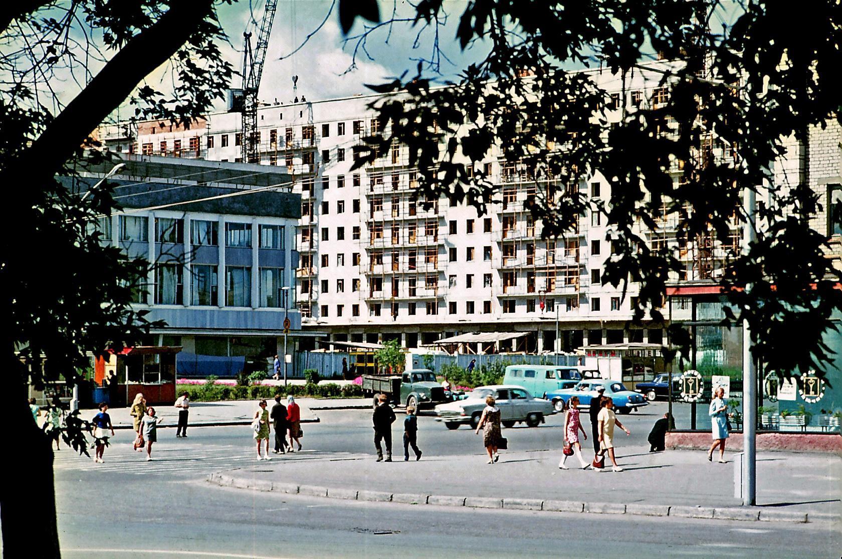 70-е, Вокзальная магистраль-проспект Димитрова, ЦУМ