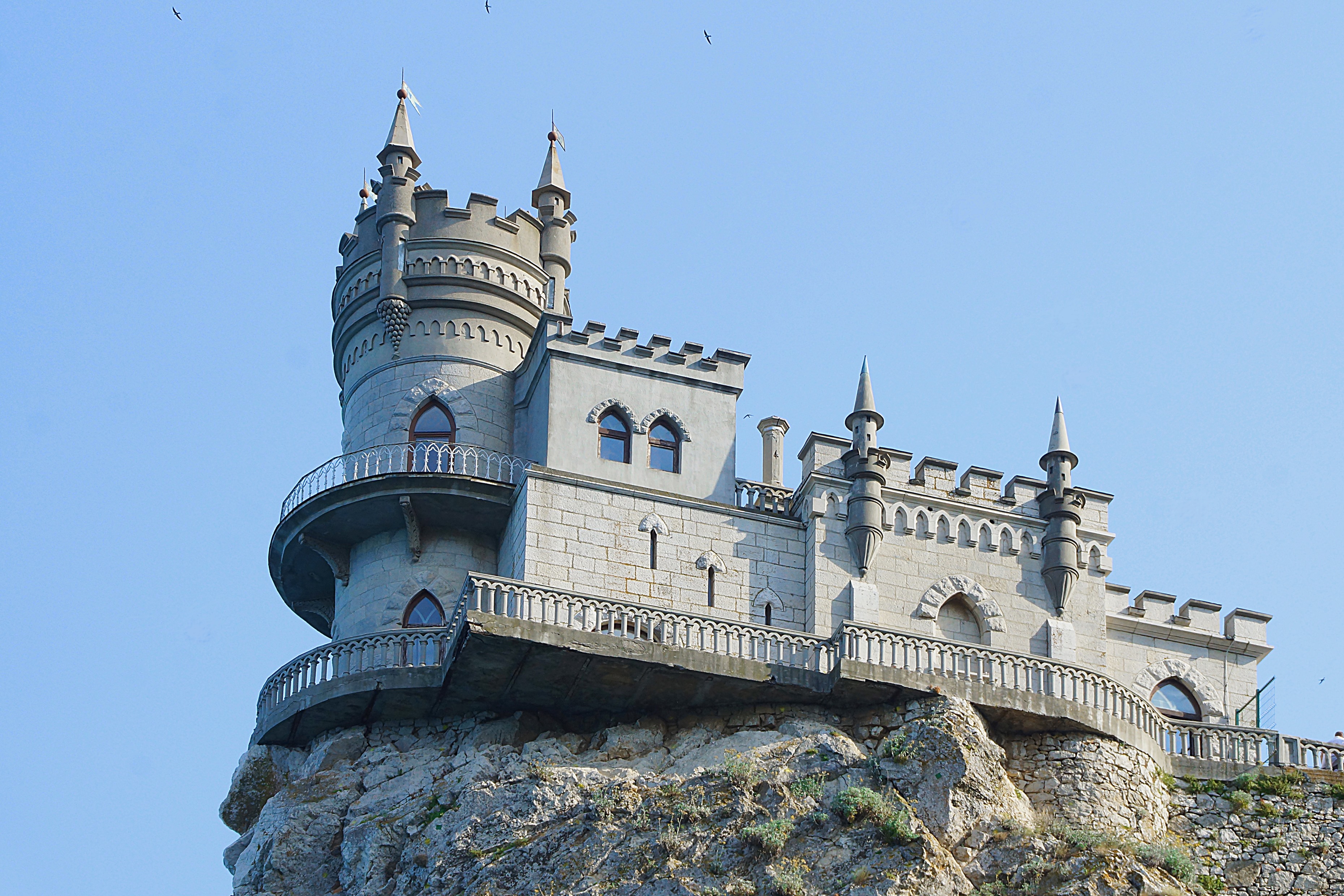 Миниатюрный замок-дворец Ласточкино гнездо на м. Ай-Тодор. Фото Морошкина В.В.