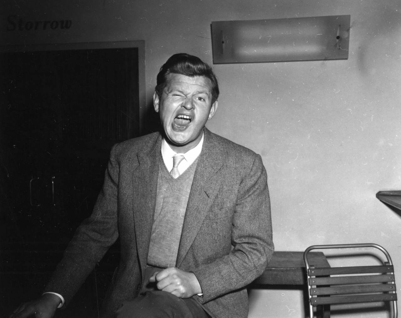 бенни хилл биография личная жизнь. 27445943. бенни хилл биография личная жизнь фото. бенни хилл биография личная жизнь-27445943. картинка бенни хилл биография личная жизнь. картинка 27445943. Сегодня исполнилось бы 97 (или 98!) лет Бенни Хиллу. В какой именно год он родился — неизвестно. Да и вообще, о его жизни известно на удивление мало. Даже умер он печально — несколько дней его труп сидел в кресле у телевизора, пока его не нашел коллега. А ведь его шоу крутили буквально в каждой второй стране на планете; аудитория программы единовременно доходила до 26 миллионов человек. Бенни Хилла обожали Майкл Джексон, Чарли Чаплин и Снупп Дог. А Маргарет Тэтчер считала величайшим позором Британии. В общем, удивительный человек. бенни хилл биография личная жизнь. 27445943. бенни хилл биография личная жизнь фото. бенни хилл биография личная жизнь-27445943. картинка бенни хилл биография личная жизнь. картинка 27445943. Сегодня исполнилось бы 97 (или 98!) лет Бенни Хиллу. В какой именно год он родился — неизвестно. Да и вообще, о его жизни известно на удивление мало. Даже умер он печально — несколько дней его труп сидел в кресле у телевизора, пока его не нашел коллега. А ведь его шоу крутили буквально в каждой второй стране на планете; аудитория программы единовременно доходила до 26 миллионов человек. Бенни Хилла обожали Майкл Джексон, Чарли Чаплин и Снупп Дог. А Маргарет Тэтчер считала величайшим позором Британии. В общем, удивительный человек.