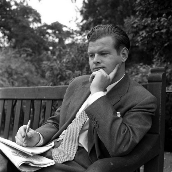 бенни хилл биография личная жизнь. 27446123. бенни хилл биография личная жизнь фото. бенни хилл биография личная жизнь-27446123. картинка бенни хилл биография личная жизнь. картинка 27446123. Сегодня исполнилось бы 97 (или 98!) лет Бенни Хиллу. В какой именно год он родился — неизвестно. Да и вообще, о его жизни известно на удивление мало. Даже умер он печально — несколько дней его труп сидел в кресле у телевизора, пока его не нашел коллега. А ведь его шоу крутили буквально в каждой второй стране на планете; аудитория программы единовременно доходила до 26 миллионов человек. Бенни Хилла обожали Майкл Джексон, Чарли Чаплин и Снупп Дог. А Маргарет Тэтчер считала величайшим позором Британии. В общем, удивительный человек. бенни хилл биография личная жизнь. 27446123. бенни хилл биография личная жизнь фото. бенни хилл биография личная жизнь-27446123. картинка бенни хилл биография личная жизнь. картинка 27446123. Сегодня исполнилось бы 97 (или 98!) лет Бенни Хиллу. В какой именно год он родился — неизвестно. Да и вообще, о его жизни известно на удивление мало. Даже умер он печально — несколько дней его труп сидел в кресле у телевизора, пока его не нашел коллега. А ведь его шоу крутили буквально в каждой второй стране на планете; аудитория программы единовременно доходила до 26 миллионов человек. Бенни Хилла обожали Майкл Джексон, Чарли Чаплин и Снупп Дог. А Маргарет Тэтчер считала величайшим позором Британии. В общем, удивительный человек.