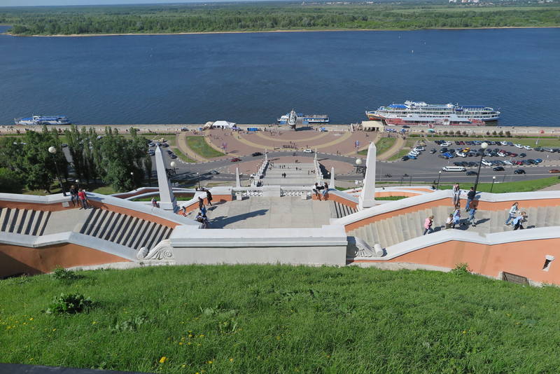 Памятник Чкалову в Нижнем Новгороде Памятник Чкалову в Нижнем Новгороде
