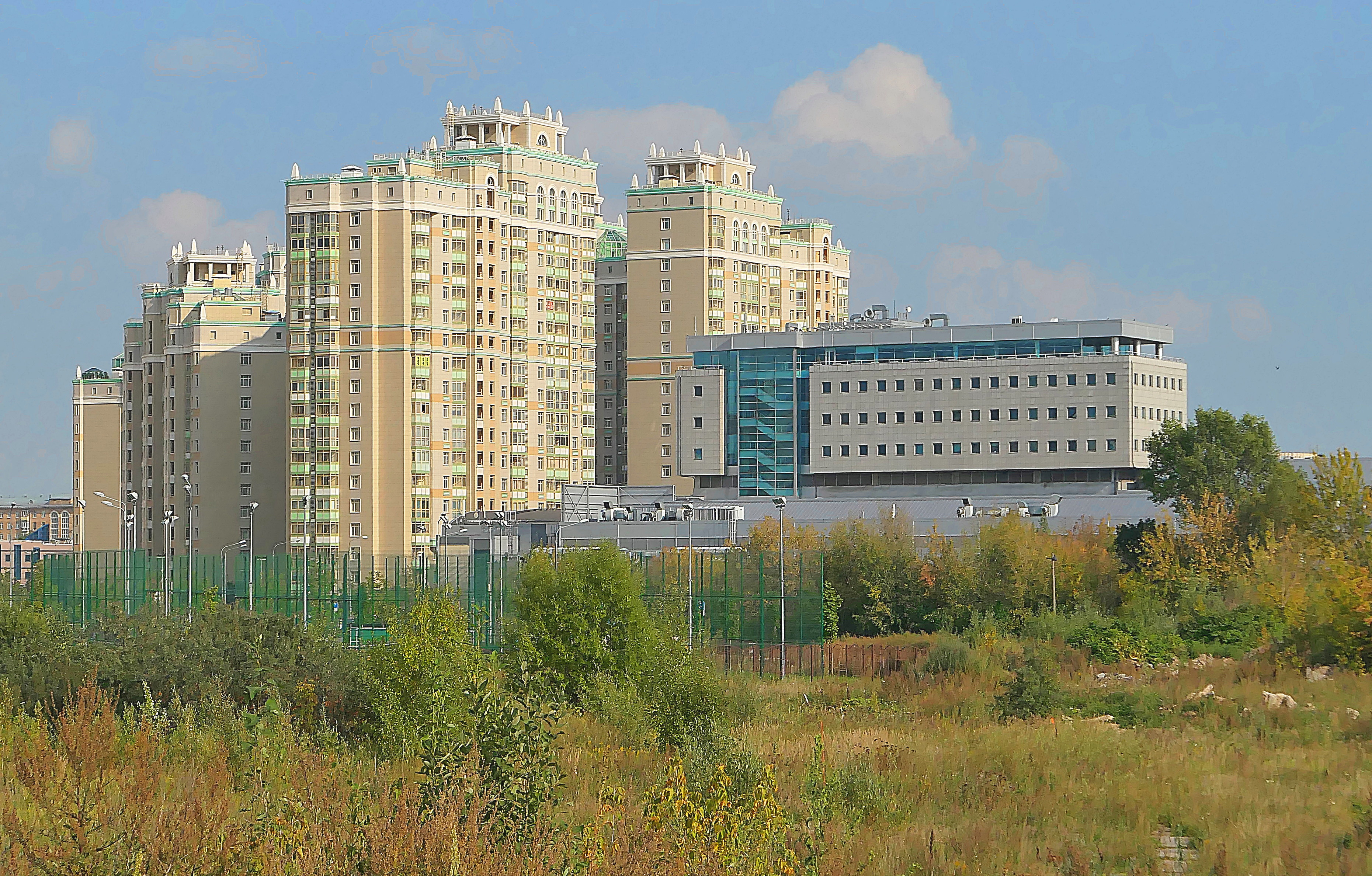 Новые здания у ст. метро Университет. Фото Морошкина В.В.