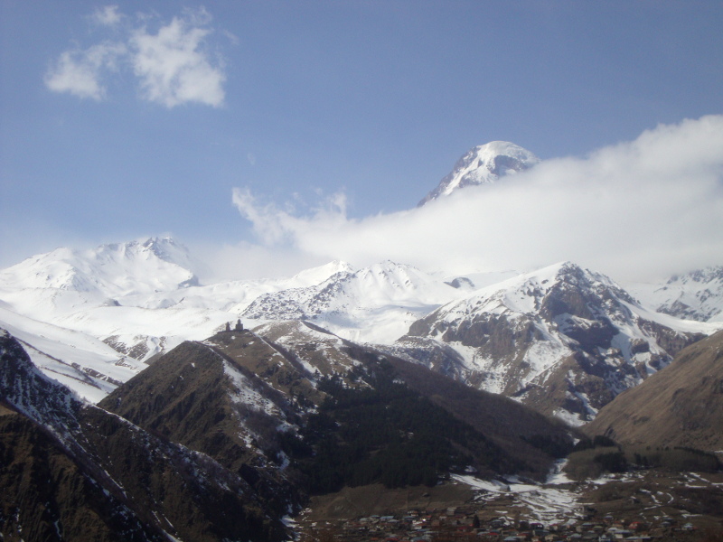 Казбек над облаком