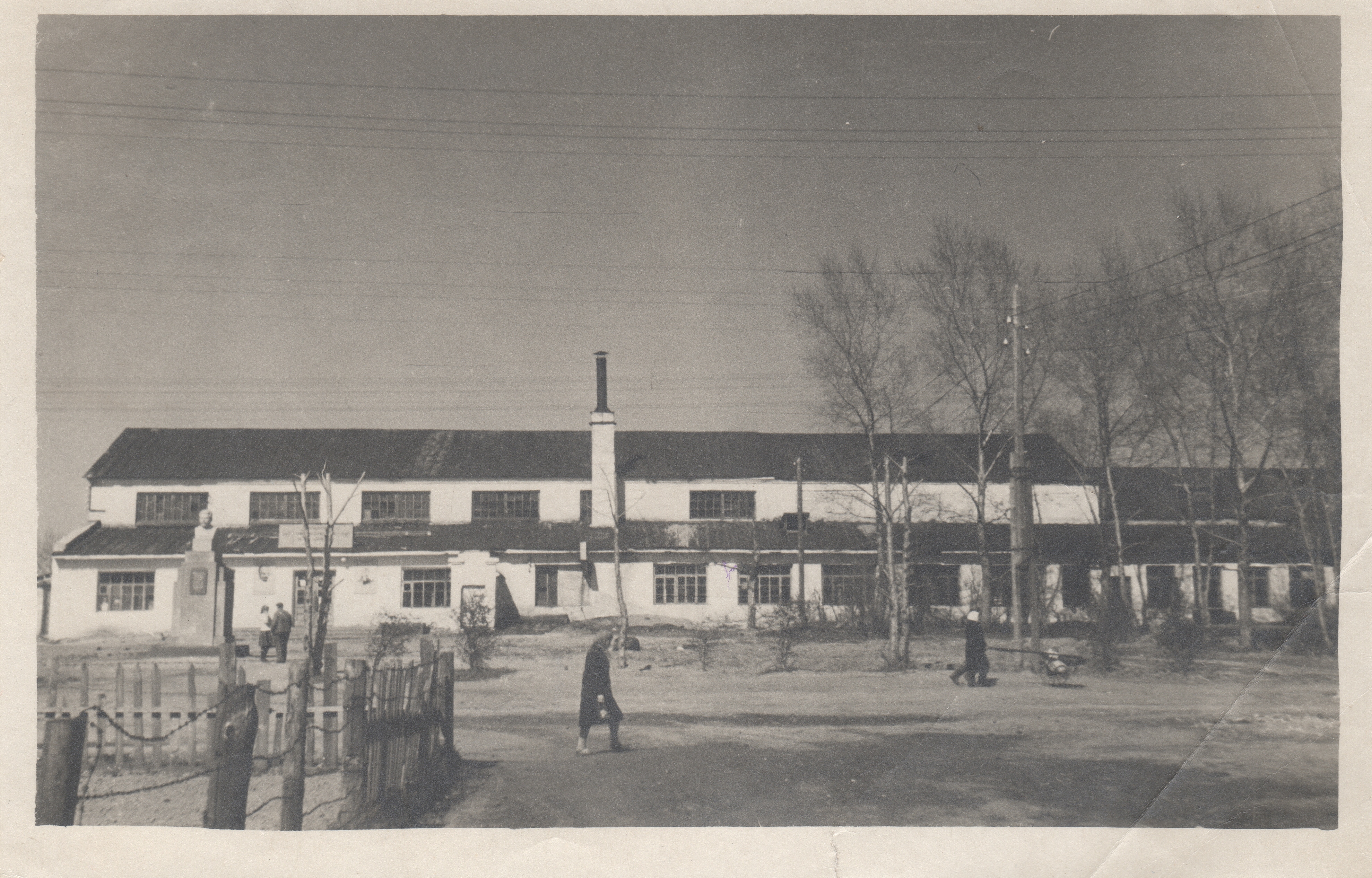 Лабораторный корпус 1947 г., весна