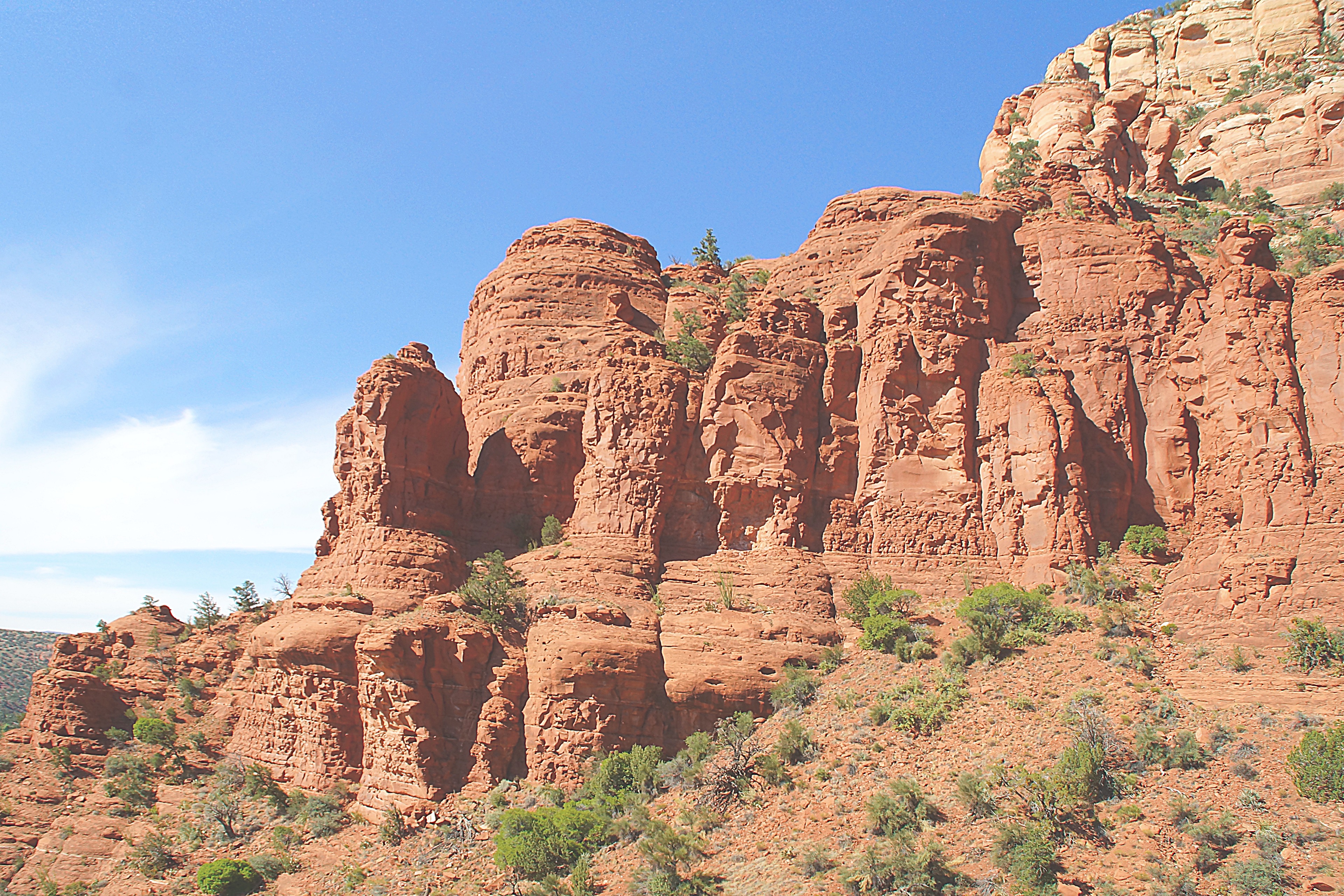 Скалы возле г. Седоны в Аризоне. Фото Морошкина В.В.